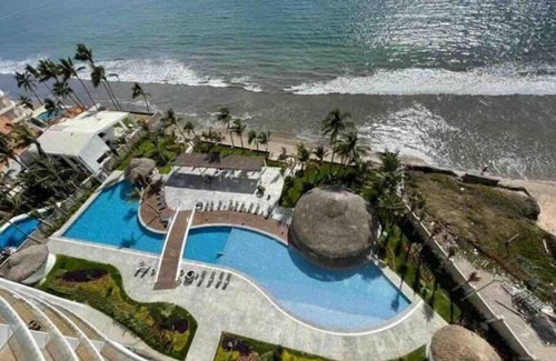 Zona Dorada Condo | Camino al Mar beachfront condo