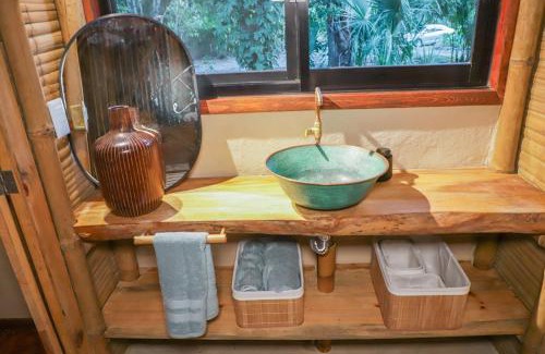 La Huasteca Other | Caravana junto al río en la huasteca potosina