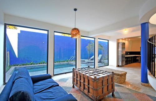 Colina del Sol House | Casa Frida