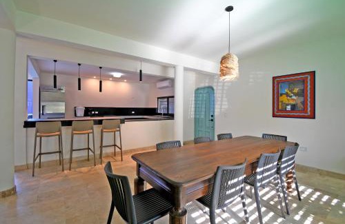 Colina del Sol House | Casa Frida