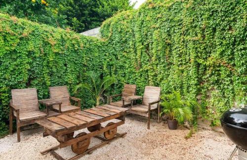 Merida Municipality House | Casa Maya Villa with Private Pool Bar and Parking Merida