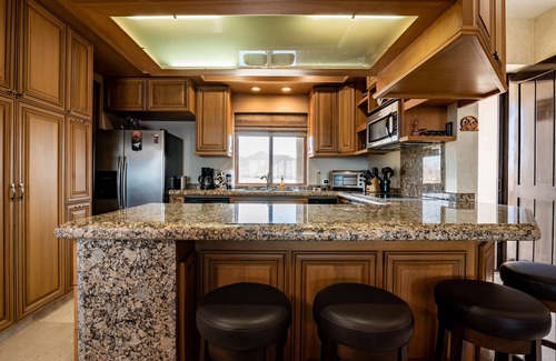 Cerritos Apartment | Classic and comfy upper condo at Sol Pacífico Cerritos