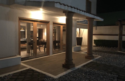 Ciudad Lopez Mateos House | Comfortable Bedroom 2, King size bed, closet, private bathroom and Smart TV 50"