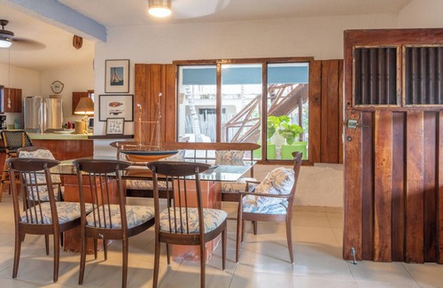 Sinanche House | Comfortable beds & a hot meal await you. Beach front. LasTunas - Telchac Pto.