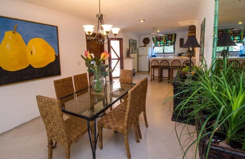 Akumal Condo | Enjoy the ambience of this beachfront condo located in South Akumal!