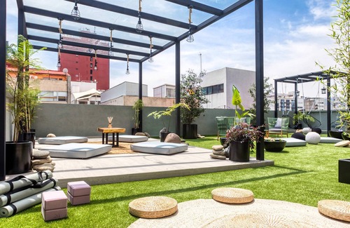 Granada Condo | Exclusive Apt w/ Balcony | 2 Crazy Rooftops+Gym+B/Center