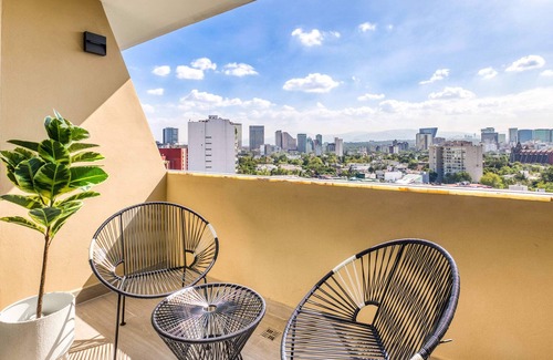 Granada Condo | Exclusive Apt w/ Balcony | 2 Crazy Rooftops+Gym+B/Center