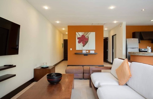 Playa del Carmen Apartment | Fabulous condo steps from the beach and 5th Ave, rooftop pool