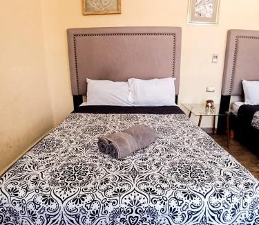Durango House | Habitación arena, Paseo Durango