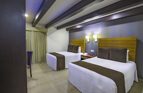 Playa Ensenada Hotel | Hotel La Pinta