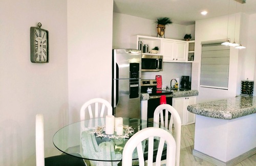 Cabo Bello Condo | LARGE OCEAN VIEW 1 BEDROOM w/US & CA CHANNELS- ENHANCED CLEANING