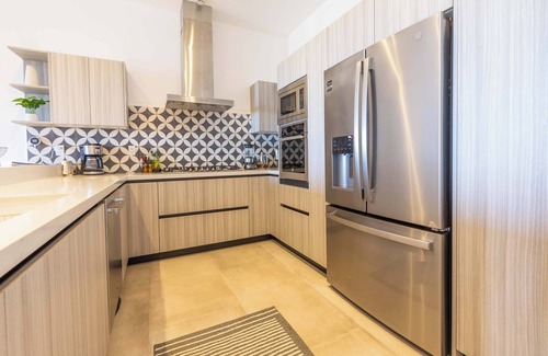 Cerritos Condo | Lux Cerritos Oceanfront Condo, Pool & Gym -Ronival