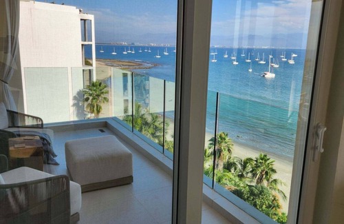 La Cruz de Huanacaxtle Condo | Luxurious beachfront penthouse! Panoramic views, white sand beach, private pool