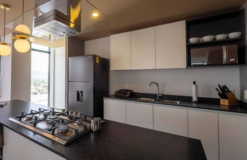 Leon Apartment | Luxury Condo Views of Festival del Globo