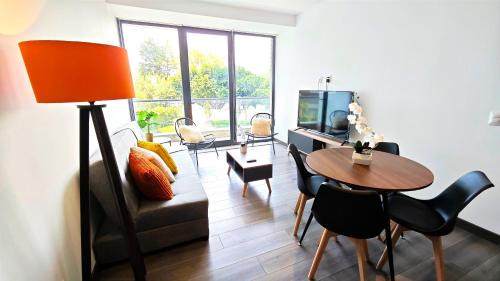 Anahuac Apartment | Modern Apartment Terrace, Lap Pool, Hot Tub & Gym