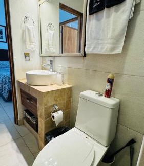 San Antonio Tlayacapan House | Modern Central 1 Bedroom Guesthouse -Bikes - Huge Patio - Gym - Pickleball Court