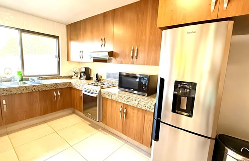 San Antonio Tlayacapan House | Modern 2 Bed Retreat in Ajijic - Unbeatable Location -Patio-Gym-Pickleball Court