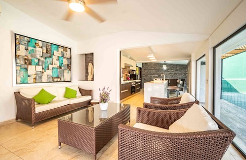 Xochitepec House | Modern Villa Family Fun Jacuzzi, Pool & Garden