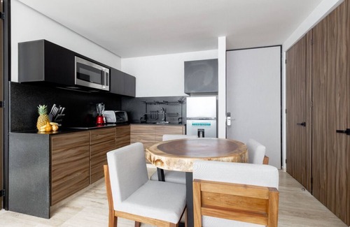 Centro House | ☀️NEW, MODERN 1-BD CONDO, WALK TO 5TH AVE & BEACH ☀️