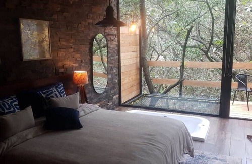 Zapopan Apartment | NEW! Romantic Forest Loft with Hot Tub, Deck & BBQ