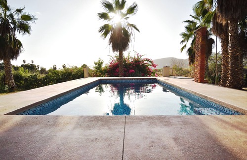 El Pescadero Apartment | Nice studio in San Pedrito Area with swimming pool and parking on the property.