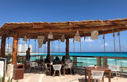 Punta Cancun Apartment | Ocean view suite 2 min walking to Coco Bongo od110