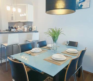 Cuauhtemoc Apartment | On Paseo de la Reforma, great location, luxurious, pool, gym