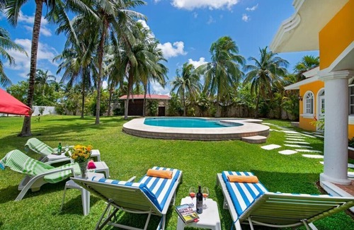 Alfredo V. Bonfil House | Orquideas Relaxed Villa at Villa Flores