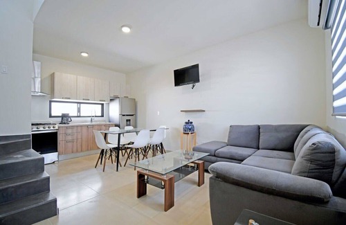 La Paz House | Relaxing Gated Retreat, Pool & Near Malecón