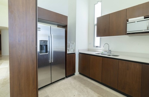 Miramar Apartment | Spacious beachfront apartment with ocean views, private balcony & heated pool