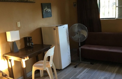 Emiliano Zapata Apartment | Surfers Paradise studio room