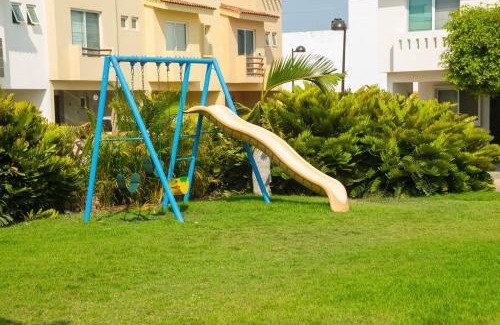 Flamingos House | Tropical Getaway in Flamingos near Beach