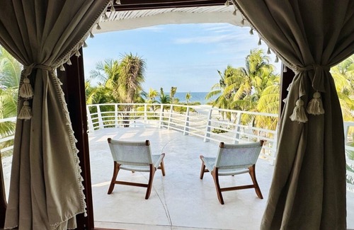 San Crisanto Villa | Unique Beachfront Casa Kyma, Pool, BBQ, Private Beach, San Crisanto, Yucatan