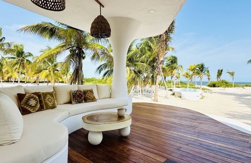 San Crisanto Villa | Unique Beachfront Casa Kyma, Pool, BBQ, Private Beach, San Crisanto, Yucatan