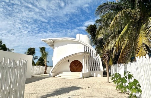 San Crisanto Villa | Unique Beachfront Casa Kyma, Pool, BBQ, Private Beach, San Crisanto, Yucatan