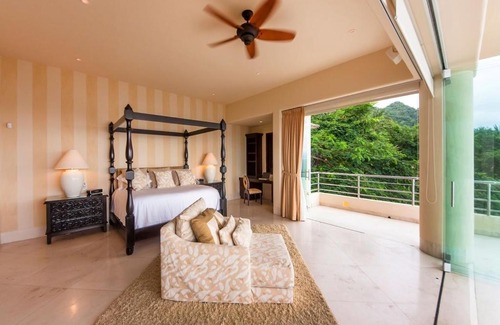 South Shore Hotel Area Villa | Villa Bahia - 4 BR