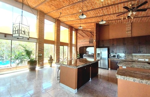 Chantepec Cottage | Villa Colibrí spectacular view of the lake we use 100% renewable energy