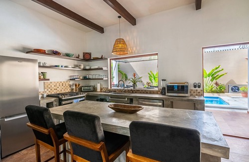 Emiliano Zapata House | Your own Private Oasis with Heated Saltwater Pool! 5 minute walk to beach/town