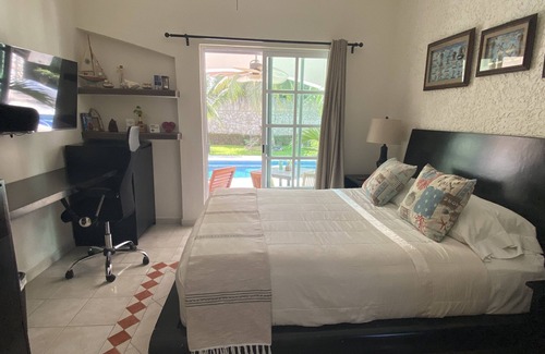 Alfredo V. Bonfil Bed & Breakfast | YurInn