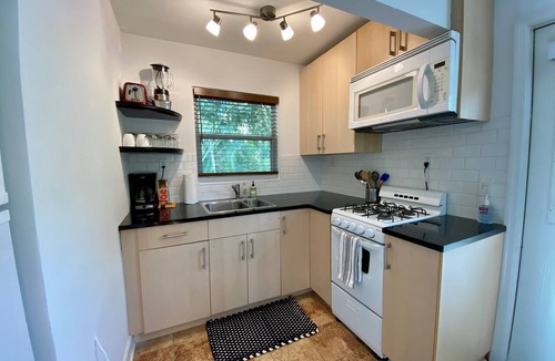 West Palm Beach Apartment | 1/1 steps from downtown w/bikes. clean & comfortable