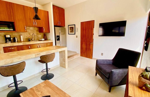 San Antonio Tlayacapan House | 1 Bedroom Guest House - Walk To Everything -Patio -Gym -Pickleball Court - Bikes
