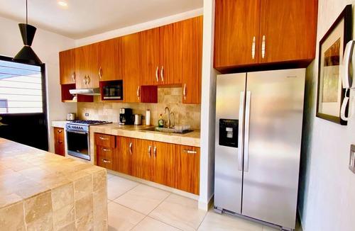 San Antonio Tlayacapan House | 1 Bedroom Guest House - Walk To Everything -Patio -Gym -Pickleball Court - Bikes
