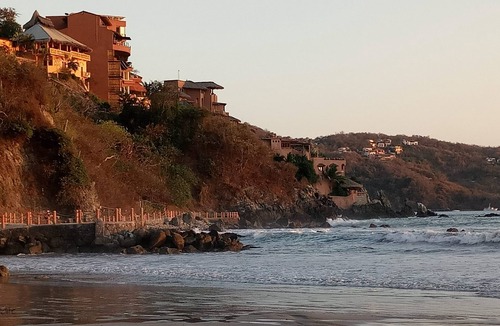 Ixtapa - Zihuatanejo Apartment | 1 Bedroom apartment, A/C, kitchen, 1 block from Playa La Ropa