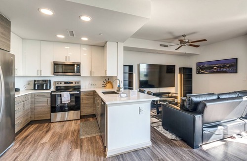 Crystal City Condo | 1 Mi to DCA Airport: Potomac Yard Apt w/Pool