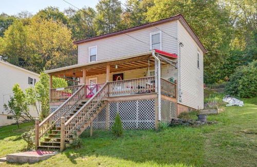 Thomas House | 10 Mins to Blackwater Falls: Mtn Home w/Hot Tub