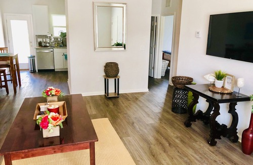 Hollister House | 107-B Flamingo Getaway