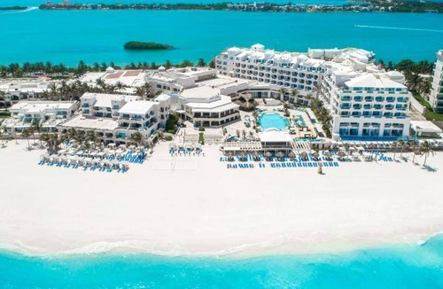 Punta Cancun Resort | 1367 m² Resort ∙ 127 guests