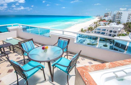 Punta Cancun Resort | 1367 m² Resort ∙ 127 guests