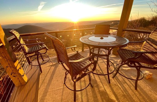 Nellysford Condo | 180 Degree Views, Dogs love it too!