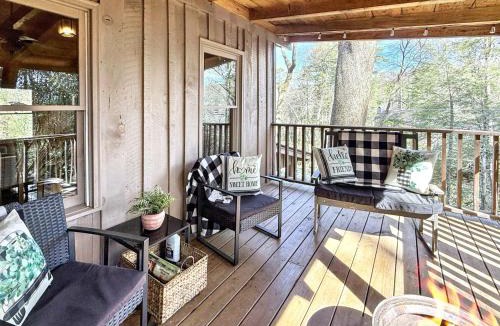 Mirror Lake House | 1930's Highlands Hideaway
